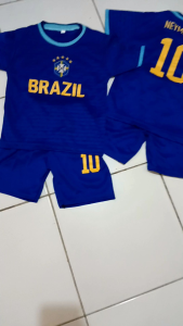 SETELAN JERSEY BAJU BOLA NEYMAR BRAZIL TERBARU KAOS BOLA NEYMAR BRAZIL TERMURAH UMUR 1-14 TAHUN KUALITAS PREMIUM BAHAN LEMBUT DAN ADEM