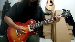 Gitar elektrik GIBSON LES PAUL CUSTOM China warna Cherry Sunbrust rock metal jazz punk dangdut