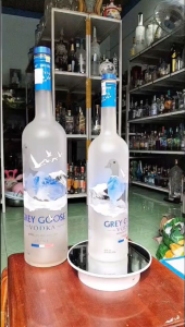 Vỏ Chai Greyy Pháp Thủy Tinh Cao Cấp Trang Trí Nhà Cửa Rất Đẹp. Chai Rỗng Không Có Chất Lỏng Bên Trong.