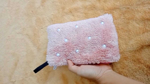 Dompet Bulu Souvenir Pouch Makeup & Dompet Cewe