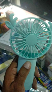Kipas Angin Tangan & Lampu: Kipas Angin Mini untuk Ruangan Kecil