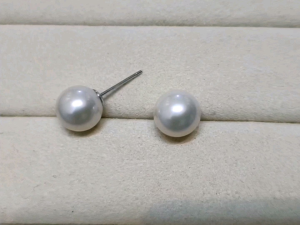 DaVee I High grade Natural pearl earrings white pearl stud earrings with silver needle Pearl Earrings - Round - White - Glossy - Elegant - Suitable for Formal Occasions