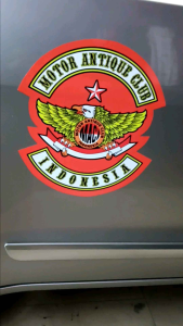 Stiker Magnet Mobil: Desain Unik & Tahan Lama