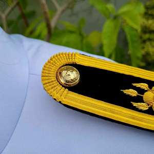 ชุดปกติขาว บ่าข้าราชการ ระดับปฏิบัติการ C3-C4 พร้อมส่ง - อินธนู