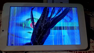 (ขายซาก) แท็บเล็ตจอแตก เครื่องเปิดติด อุปกรครบ สภาพสวยมีแบต