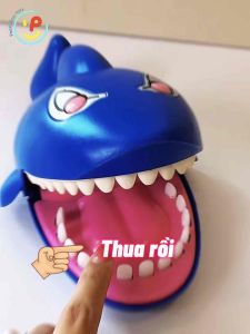 Đồ chơi nhóm bạn Cá mập bấm răng vui nhộn dùng pin Peekaboo Toys
