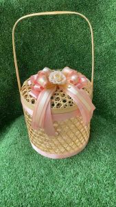 ชะลอมปิ่นโต8x9นิ้ว และ7x8นิ้ว พร้อมตกแต่งโบว์ตามภาพ