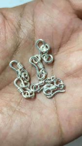 ตะขอเงินแท้แบบเกี่ยว ตะขอเงินแท้ใช้ร้อยสร้อยคอหรือสร้อยข้อมือ ขนาด 12x5x1 มิล ขนาดแต่ละชิ้นอาจต่างกันเล็กน้อย