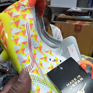 รองเท้า สตั๊ดมิซูโน่ หนังวัวแท้ นุ่ม แข็งแรง พื้นเบา พร้อมกล่องแบรนด์ พร้อมส่ง สินค้าใช้เวลาเดินทาง 2-3 วัน