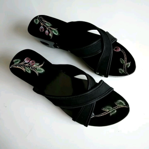 Sandal Kelom Etnik Ukir Tali Silang Hak Telor 5 cm - Kayu Mahoni Ukir Airbrush dengan Hak yang Nyaman