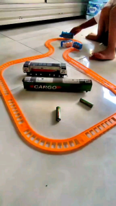 Maina kereta api mini train set hello friend