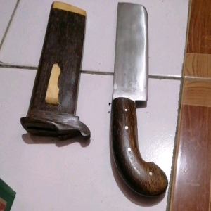 Peralatan tukang/peralatan belah kayu/persiapan lebaran haji