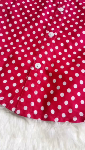 เสื้อเชิ้ตผ้าคอตตอนปอปปลิน สีบานเย็น ลายจุดสีขาว