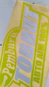 Stiker Cutting & Tobrut: Pilihan Terbaik untuk Kaca Mobil