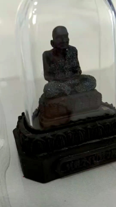 หลวงปู่ทวดครอบแก้ว เนื้อนิลดำโรยกากเพชร (ของแท้) s17 จากกาญจณบูรี ปลูกเสกแล้วเรียบร้อย หน้าตัก 1