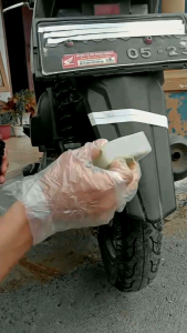 PENGHITAM BODY MOTOR PERMANEN 30 ML: Penghitam Body Kasar Motor dan Pengkilap Body Motor Black Magic ASTAM