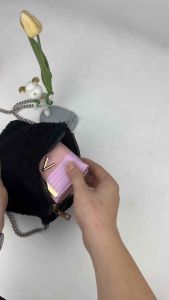Wallet for Women High Quality With Letter V Design  Short Purses With Zipper Ladies Hold Wallet
