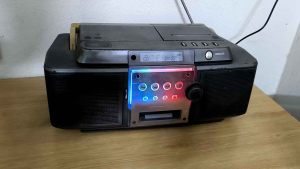 Đài Boombox Victor RC- T1MD : CD-FM-aux chạy tốt . hàng cũ 75% giá rẻ
