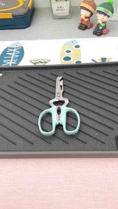 十合一厨房多功能剪刀10in1 kitchen multifunctional scissors 介绍你这一把😍可以解决多种问题的#十合一多功能剪刀#除了可以剪食品,包装袋✨剪纸剪布以外,拆卸开来还可以切水果.✨#好物分享