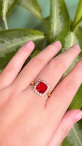 CINCIN EMAS MERAH SAFERR KOTAK PERMATA XUPING TITANIUM
