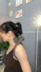 Máy Massage Cổ Vai Gáy Chườm Nóng Xoa Bóp Mô Phỏng Bàn Tay Thư Giãn Quà Tặng Thiết Thực Cho Bố Mẹ Và Dân Văn Phòng Pin Khủng