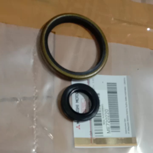 Seal Borem Gearbok Steering Mitsubishi Canter 2008-2011 Orsinil Set Atas Bawah