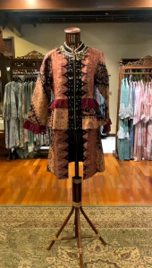 Tunik Zipper Tenun Payet: Outfit Kerja & Pesta Kekinian