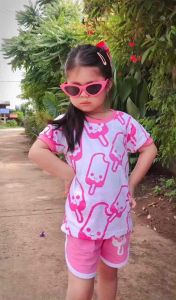 ชุดเด็กที่น่ารัก: ชุดเด็กแขนสั้น ลายไอติม ส่วนผสมของชุด หรือคุณภาพ ขาเว้าสั้น