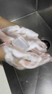 ( 🎈สั่งซื้อสินค้า รวม 20 กก. รับของขวัญปีใหม่ทุกกล่อง🎉 ) เบสสบู่กลีเซอรีน เเบบใส เกรด A สูตรฟองเยอะใสกระจกพรีเมียมที่สุด