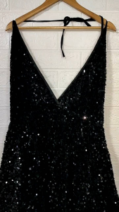 เดรสสั้นปักเลื่อมวิบวับทั้งตัว (R8)สายคล้องคอ คอวีลึก โชว์หลัง กระโปรงบานสองชั้น ผ้ามีน้ำหนัก งานป้าย : 2XL (อก 44-46"): used