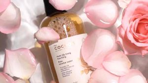 Nước tẩy trang hoa hồng Cocoon 310ml làm sạch da cấp ẩm dịu nhẹ mang lại làn da sạch sẽ mềm mịn và tươi mới