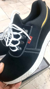 Sepatu septi untuk pria dewasa