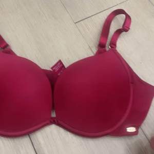 Áo ngực có gọng mút vừa