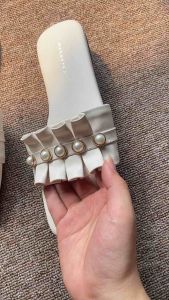 Hanayaka Meghan Sandal Wanita Teplek