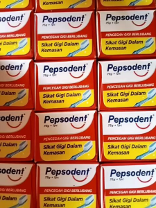 { Banded 6/4/2 Pcs } Pepsodent Free Sikat Gigi 75 gr | Pasta Gigi Pepsodent free sikat 75gr + 1 pcs sikat Termurah