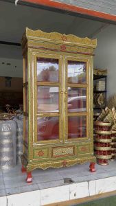 ตู้พระไตรปิฎก ตู้พระธรรม สูง 170 x กว้าง 90 x ลึก 38 cm. (จัดส่งทั้งตู้) ทำจากไม้จามจุรี ทำสีทองโบราณ เดินเส้นทอง แต่งคริสตัลทั้งหลัง มีประกันการส่ง