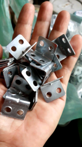 [HCM] Ke sắt vuông 15cm x 2cm ke sắt mini ke sắt ráp kệ bịch 50 cái