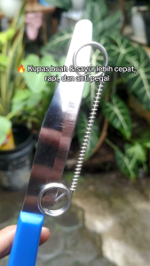 Pisau Pengupas Buah & Sayur dengan Pegas – Stainless Steel + Gagang Nyaman  Peeler Multifungsi