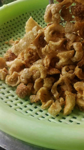 แคปหมูติดมัน กากหมูกร๊อบกรอบสูตรโบราณขนาด250กรัม 1กระปุก