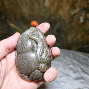 183 grams XL Premium Nephrite Jade hulu and bat handheld piece (with certificate)and Nan Hong Lotus bead 和田玉糖玉葫芦蝙蝠(褔禄)大手把件(带证书)配搭南红莲花珠