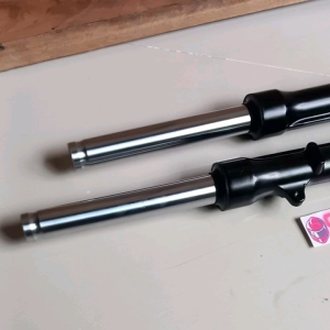 CHRC FRONT SHOCK BLACK WITH TELISCOPIC ASSY fOR CLiCK 125/CLICK 150i/BEAT Fi/SCOOPY