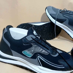 PROMO sepatu sneacker pria model terbaru ukuran 38-43 kode QRUN