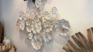 ไม้แกะสลักติดผนัง ใบบัว ขัดขาว ศิลปะ 3 มิติ 150x90x15cm แต่งบ้าน แต่งผนัง งานทำมือ ไม้เนื้อแข็ง  Rustic Carved Wood Lotus leaf inspired Wall Hanging