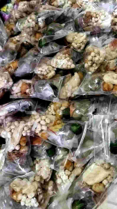 baso aci aja hehe ayam suwir pedas/ tambahan baso aci/ sudah di vacum/murah guyssss