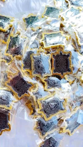 จี้พญาเต่าหลวงปู่หลิว รุ่นปลดหนี้ หลวงปู่หลิววัดไร่แตงทองเลี่ยมกรอบทองไมครอนขนาด60มิล