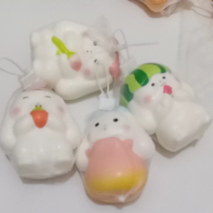 mainan squishy cinamorrol karakter