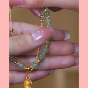 Vòng tay ngọc hoà điền mic charm củ lạc titan cao cấp