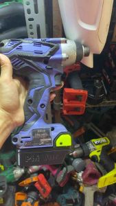 Đế chuyển chân pin HITACHI HIKOKI 18V ra chân MAKITA M21 Phổ Thông. Chuyên các dòng máy chính hãng