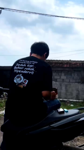 T-Shirt seduh kopi kain katun combet kaos kata kata kaos viral kaos pria distro kaos terbaru