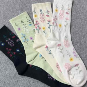 Trendy Floral Aesthetic Fashion-Icon Socks
